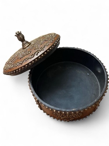 Vintage round brown metal - vintage,